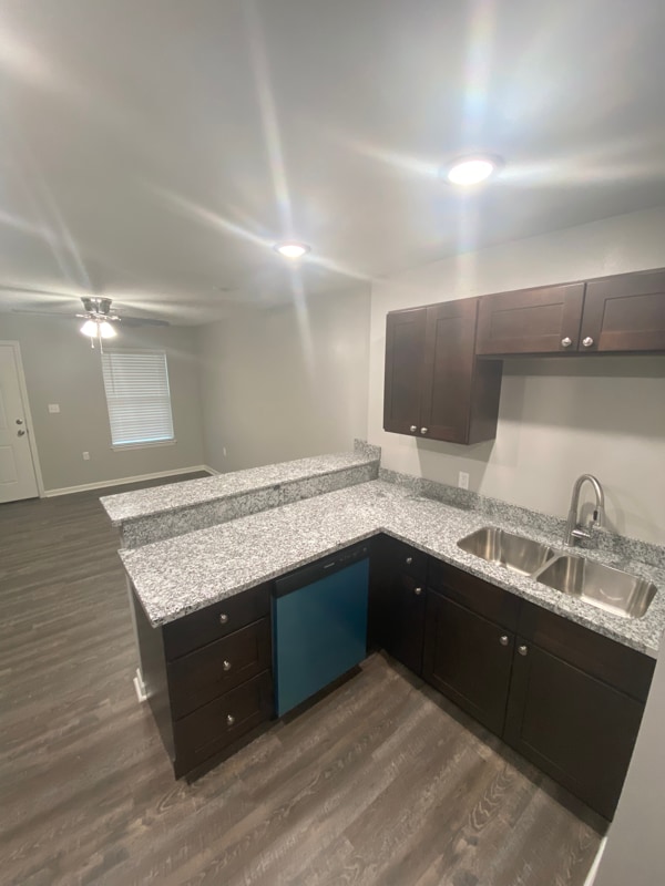 Building Photo - 136 Duplantis St