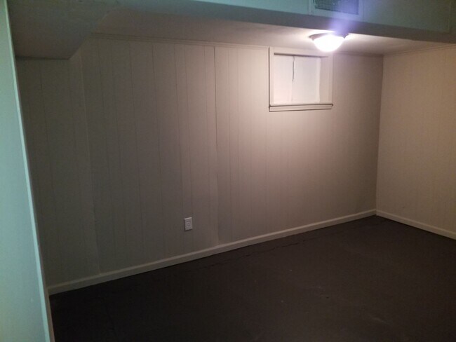 Building Photo - AVAILABLE NOW! Liberty Home 3 Bed 2 Bath 2...