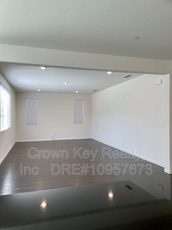 Building Photo - 6425 Dan Havicus Dr