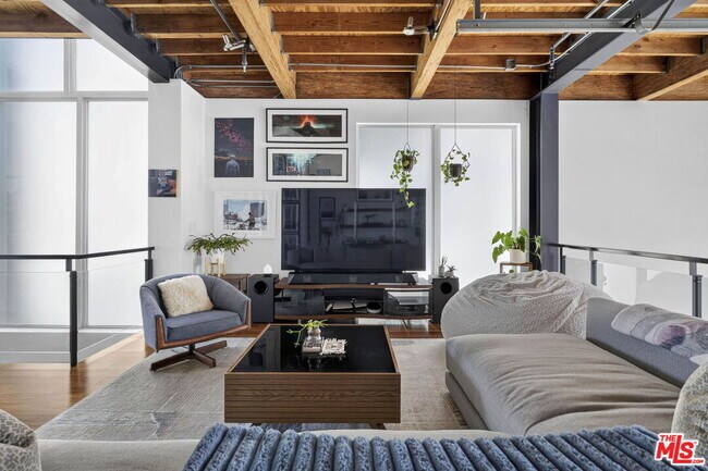 Building Photo - 2120 Narcissus Ct