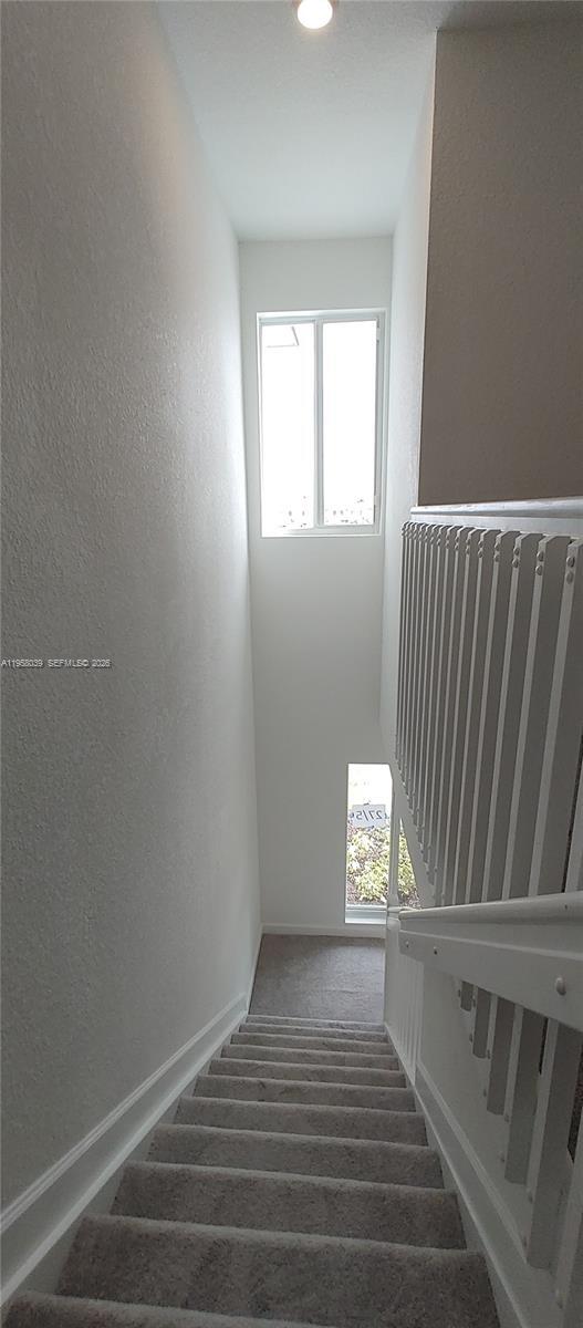 Building Photo - 689 SE 13th St Cir