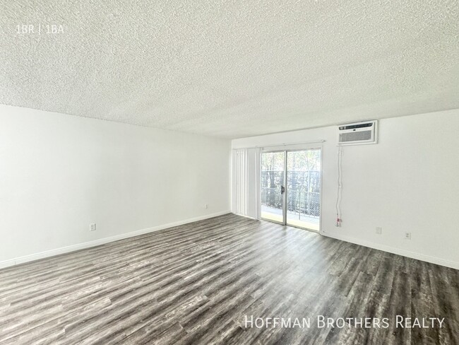 Building Photo - 5409 Radford Ave