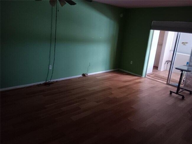 Building Photo - 4775 Cove Cir