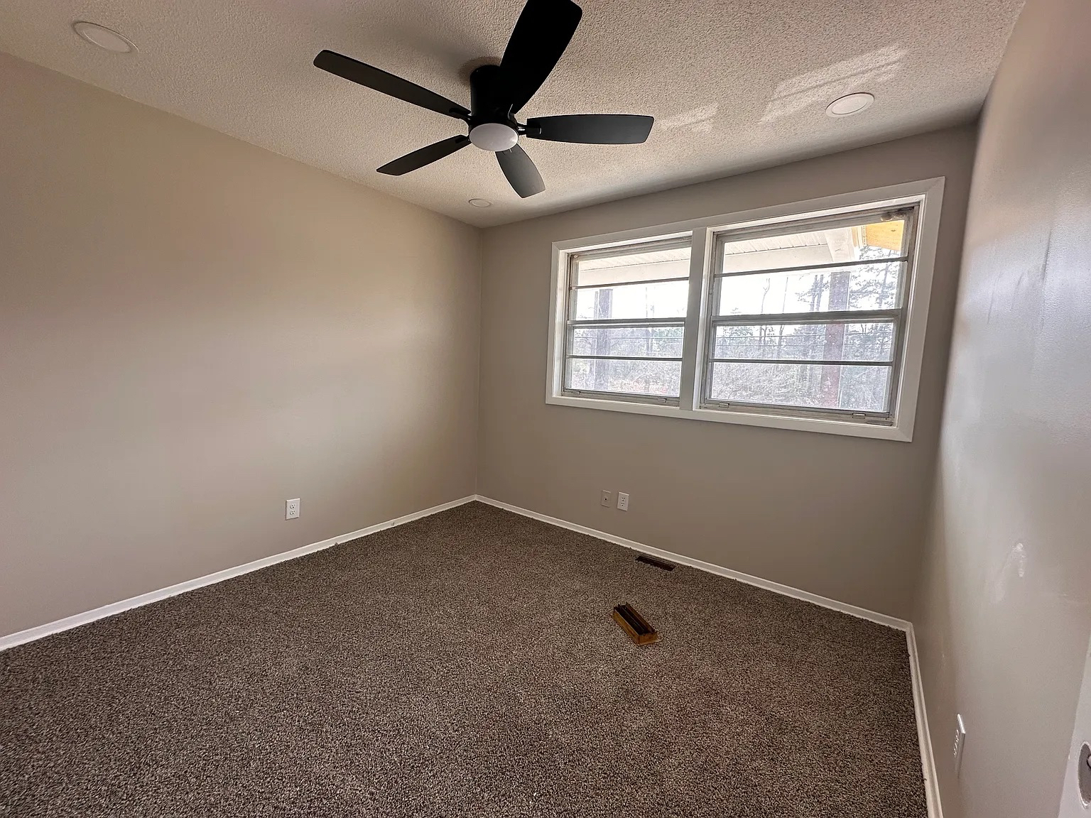 Building Photo - Room in House on Rock Quarry Rd