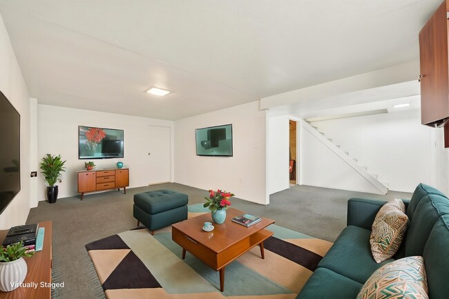 Building Photo - Spacious 3 Bedroom Home | 2 Bonus Rooms, Huge Yard & Detached 2-Car Garage