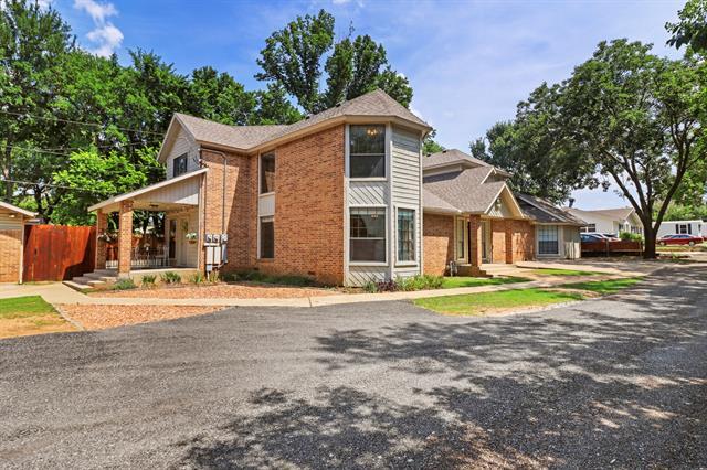 Building Photo - 665 Main St