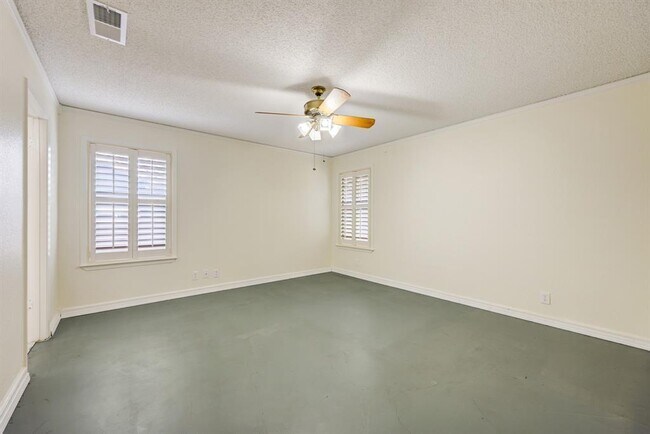 Building Photo - 1704 Foxfire Dr