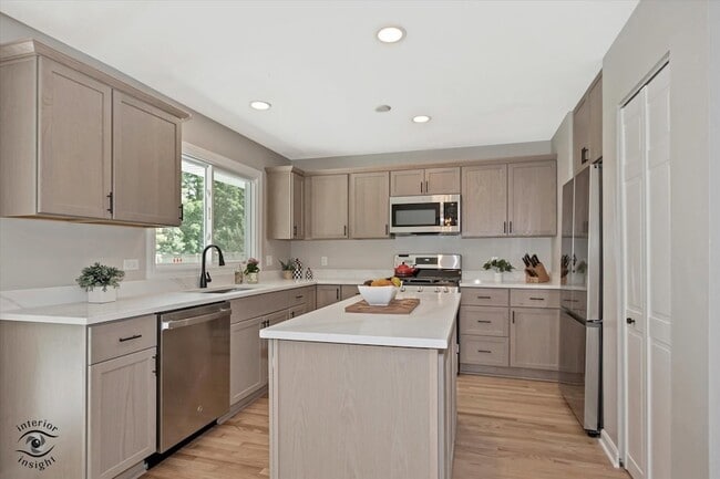 Building Photo - 30W181 Foxboro Ct