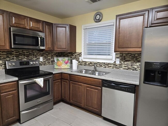 Building Photo - 460 Paxton Pl