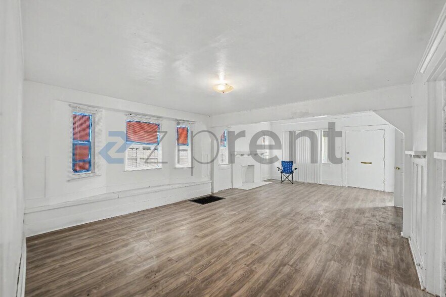 Building Photo - Unit
