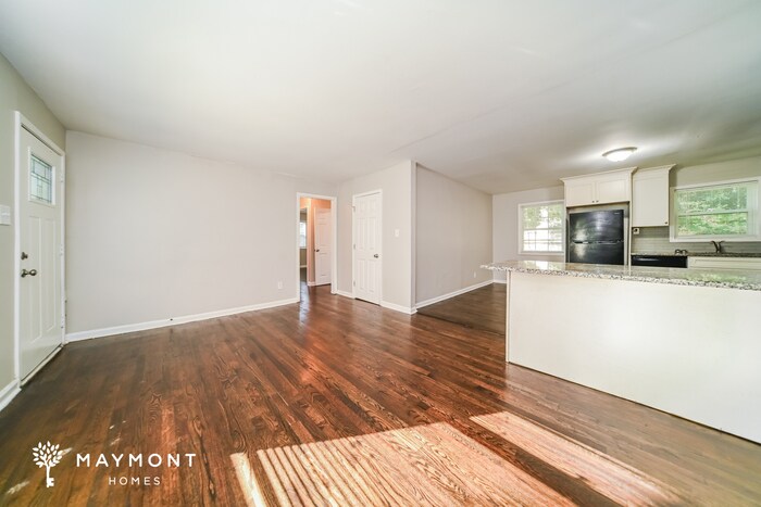 Building Photo - 2500 Swallow Cir SE
