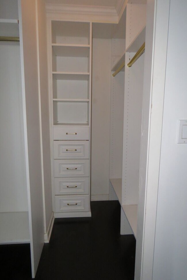 Building Photo - 2 bedroom at the BEACON
