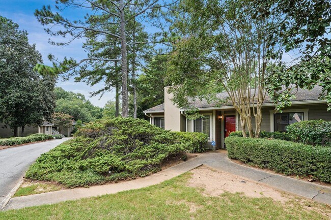 Building Photo - 2949 Torreya Way SE