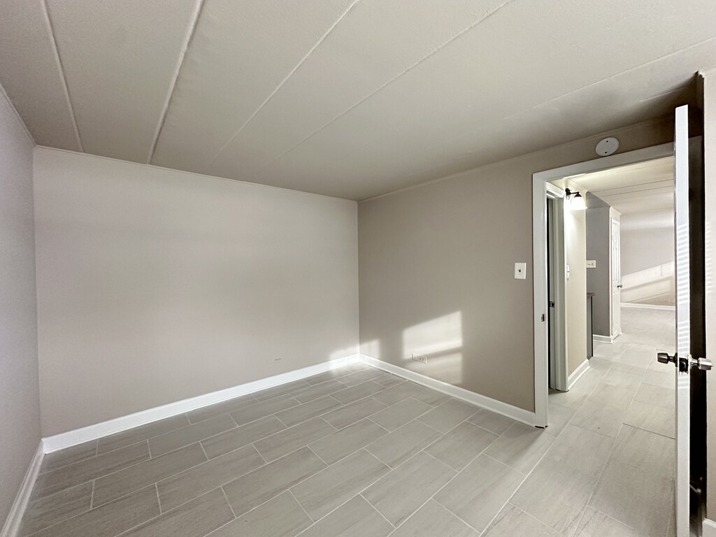 Building Photo - 9620 Ivanhoe Ave