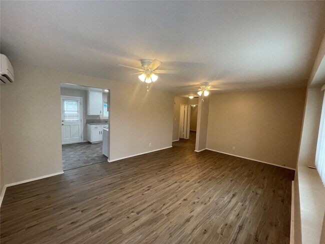 Building Photo - 355 S Aspan Ave