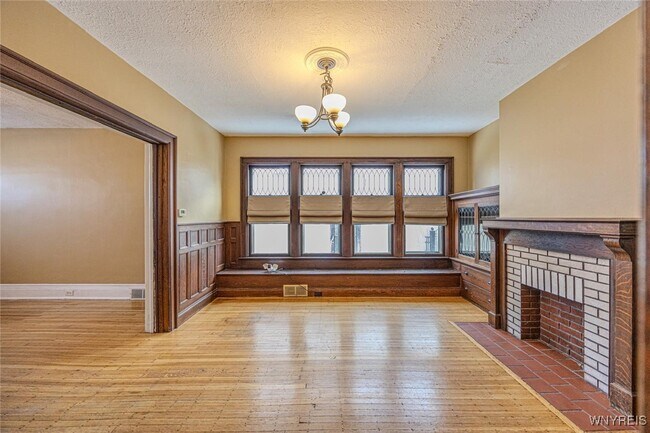 Building Photo - 507 W Delavan Ave