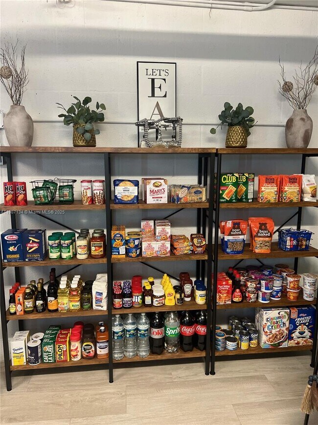 Building Photo - 2900 NE 7th Ave