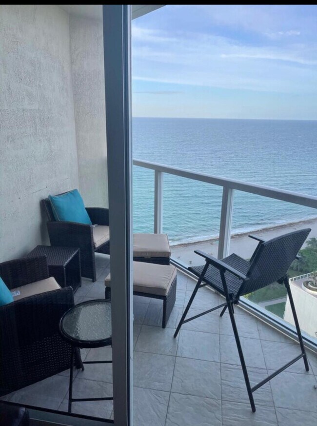 Building Photo - 16699 Collins Ave