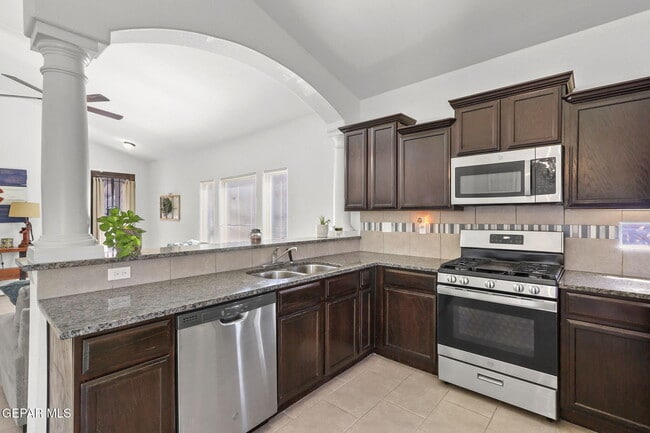Building Photo - 14828 Tierra Escape Ave