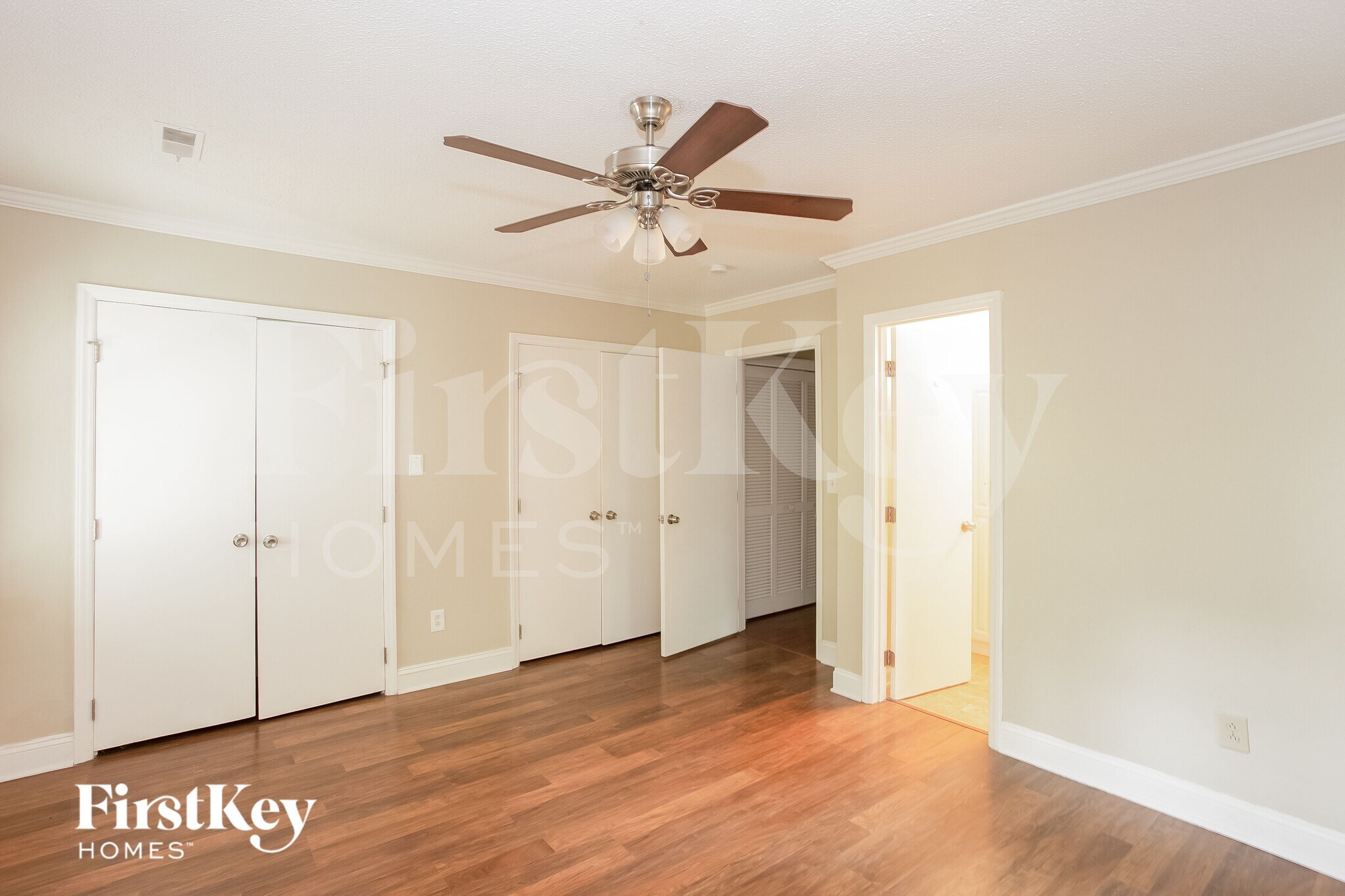 Building Photo - 10017 Topeka Dr