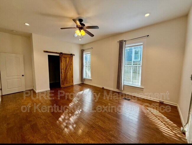 Building Photo - 611 N Broadway