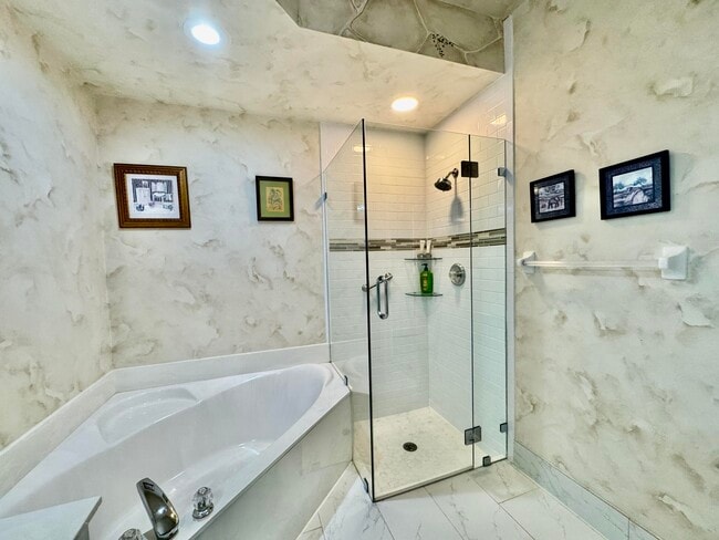 Building Photo - 8082 Aberdeen Dr