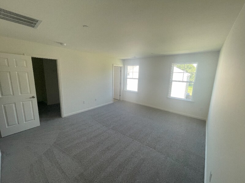 Building Photo - 203 Thompson Ave