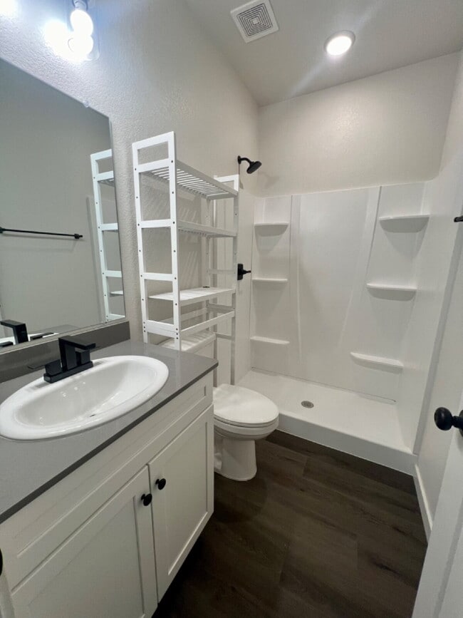 Building Photo - Newer Single Family Home Now Available!