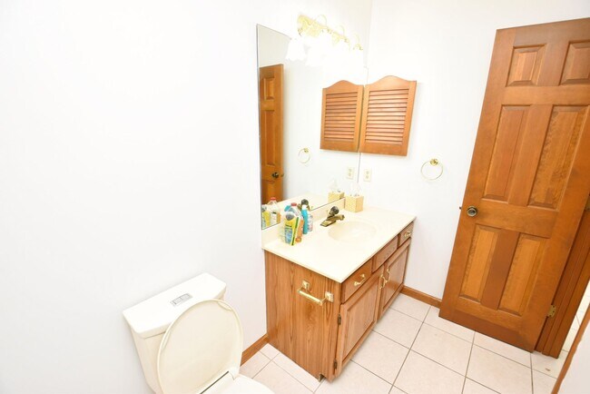 Building Photo - Waterfront Condo in Penn Schools District,...