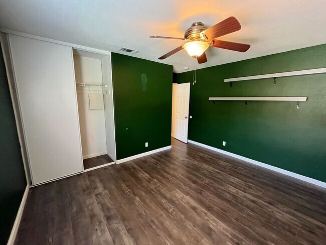 Building Photo - Modern Comfort & Space in South Corona – 4...