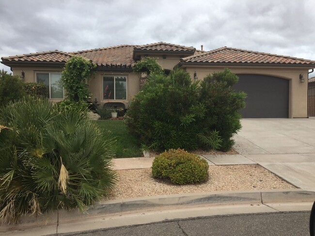 Primary Photo - Beautiful Single Level Property with a Big...