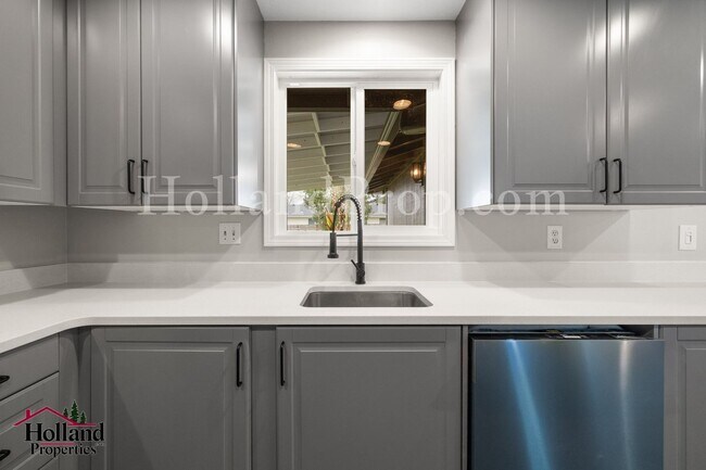 Building Photo - Fully Renovated 4-Bedroom Home with Shop, RV Parking & Expansive Yard – Oregon City