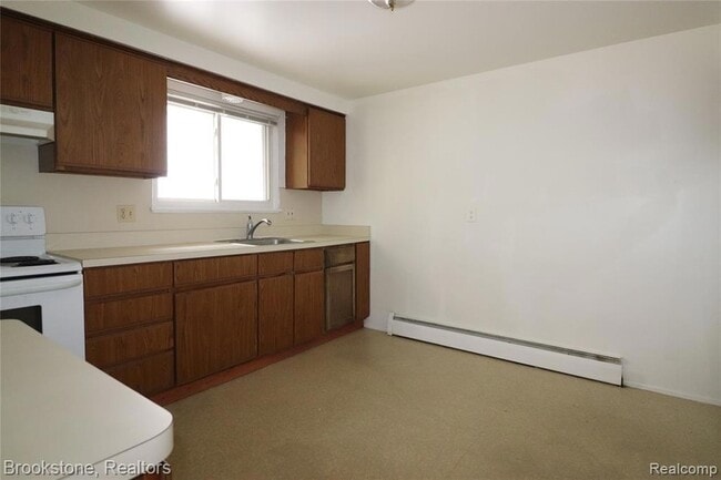 Building Photo - 2 Glendale Dr