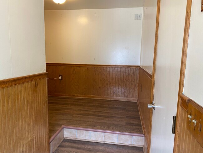 Building Photo - 2617 Maple Ave NE