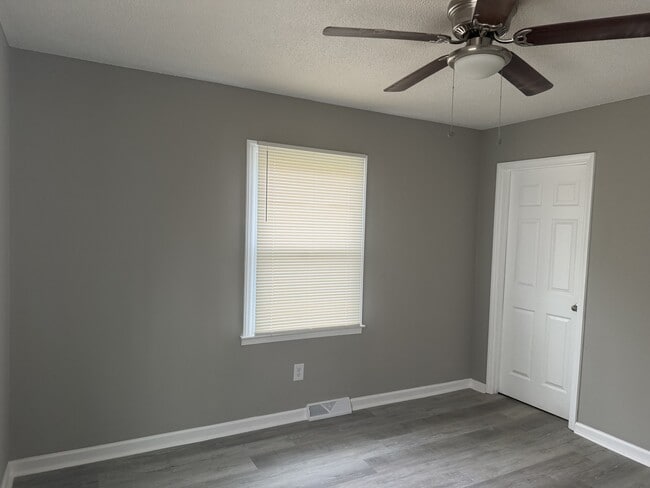 Building Photo - 524 Newcastle Rd