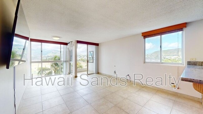 Building Photo - 2611 Ala Wai Blvd