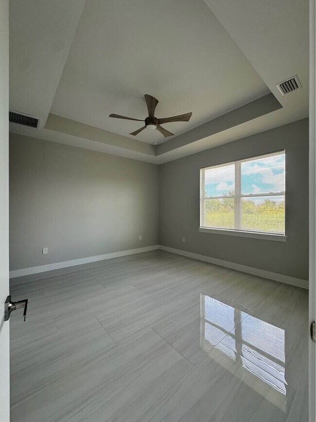 Building Photo - 7229 David Blvd