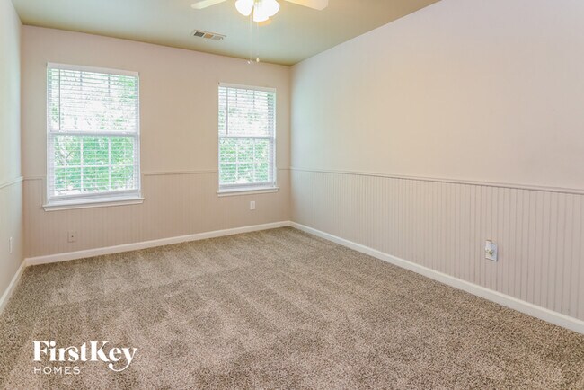 Building Photo - 3605 Smoketree Dr