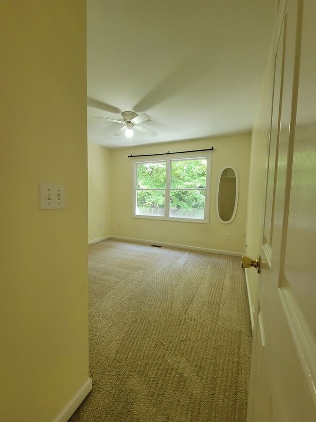 Building Photo - 3 bed 2.5 bath on West Run Road -- Available 04/01/26