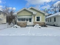 Building Photo - 220 Kendall St N