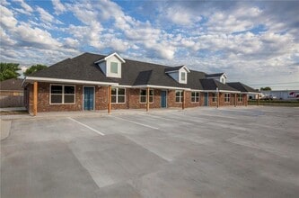 Building Photo - 135 Erin Pl