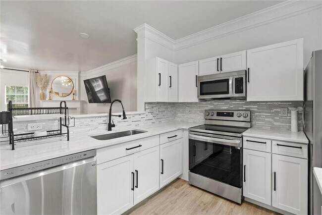Building Photo - 6720 Stoneleigh Way