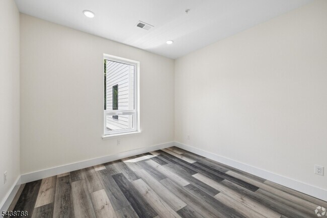 Building Photo - 448 S Orange Ave