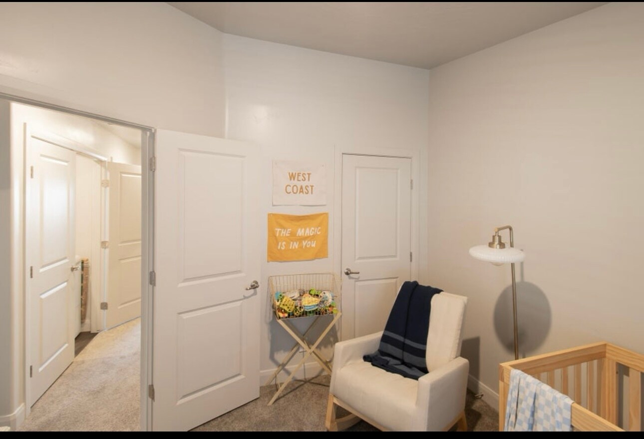 Building Photo - 128 N Lone Rock Dr