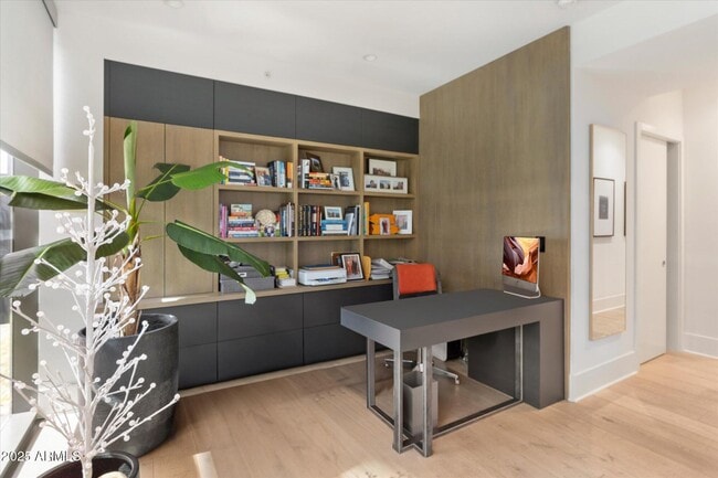 Building Photo - 7180 E Kierland Blvd