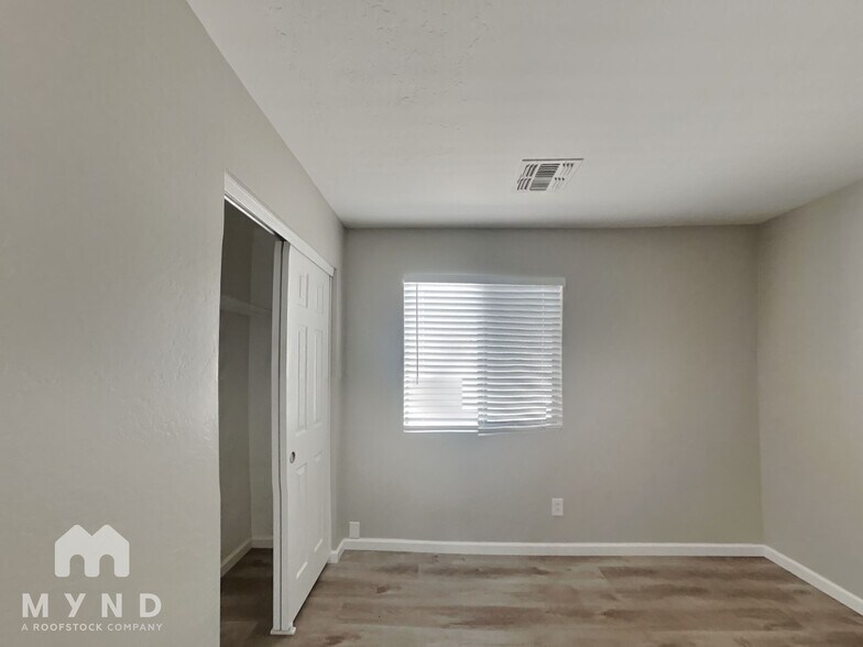 Building Photo - 3412 W Fraktur Rd