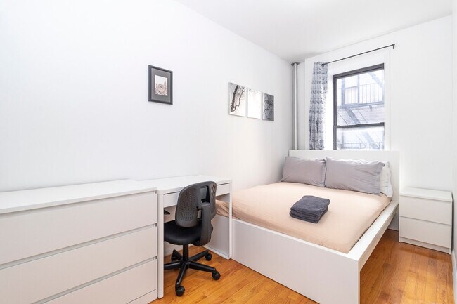 Building Photo - 312 E 93rd St