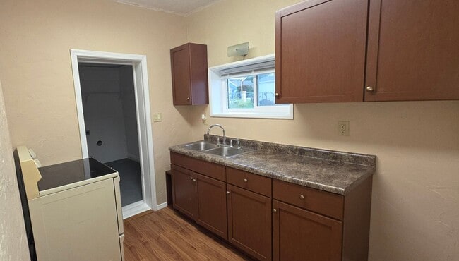Building Photo - Remodeled 2 Bedroom 1 Bathroom home for $795!
