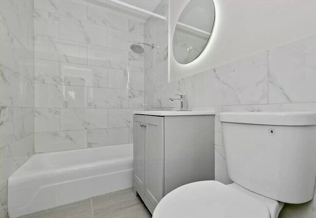 Building Photo - ? CHA Mobility Zone ? 2-Bedroom, Fully Renovated, Modern Upscale Apartment ?