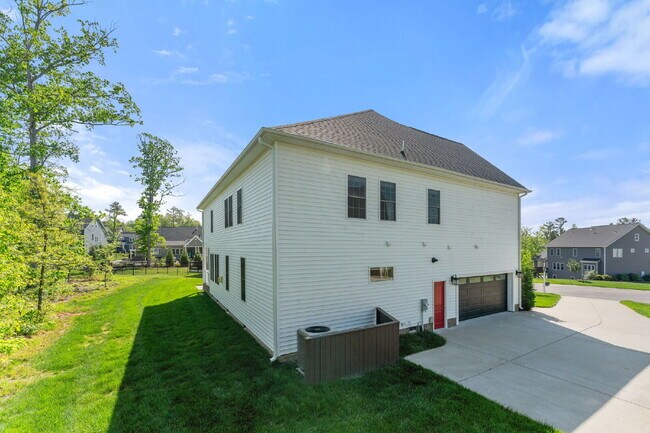 Building Photo - Spacious 5 Bedroom Home in Rountrey (Newmarket Section) – 3,555 Sq Ft – $4,350/mo